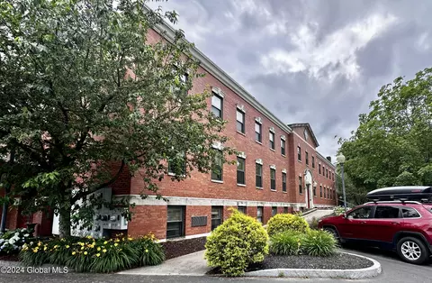 93 Maple St #307, Glens Falls, NY 12801