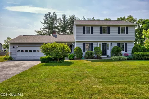 666 Salvia Ln, Schenectady, NY 12303