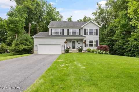 927 Mac Arthur Dr, Ballston Spa, NY 12020
