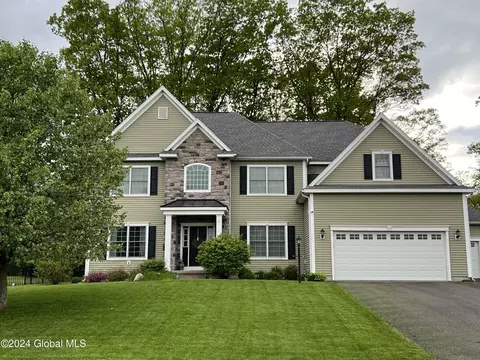 11 Champagne Ct, Watervliet, NY 12189