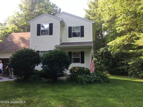 14 Stevens Ct, Saratoga Springs, NY 12866