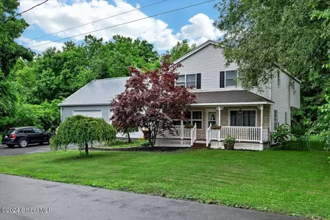 3 Geraldine Pl, Schenectady, NY 12309