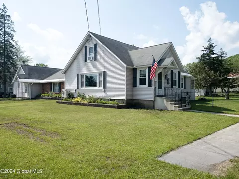 16 Pauline St, Whitehall, NY 12887