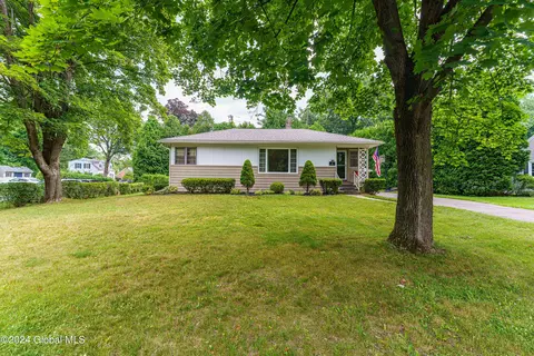 27 Bender Ln, Delmar, NY 12054