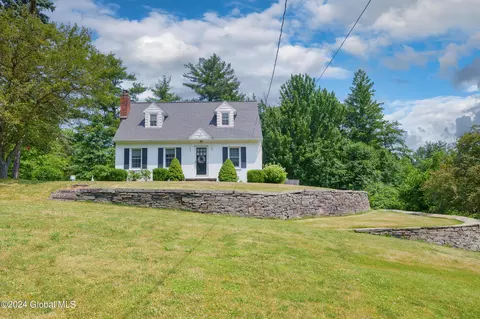 11 Beaver Dam Rd, Selkirk, NY 12158
