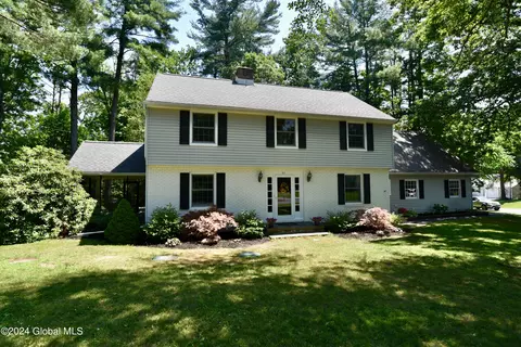 65 W Stephens Ln, Glenville, NY 12302