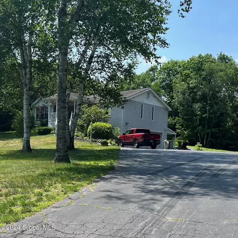 100 Pine Ln, Schroon Lake, NY 12870