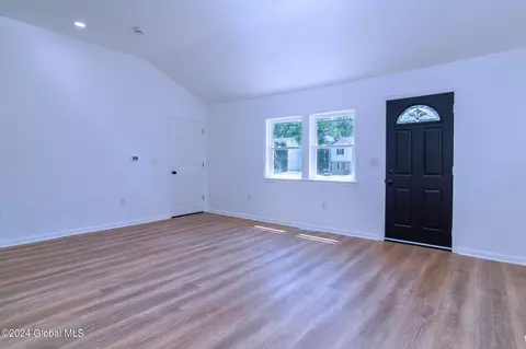 45 Beacon Rd, Glenmont, NY 12077 photo 3