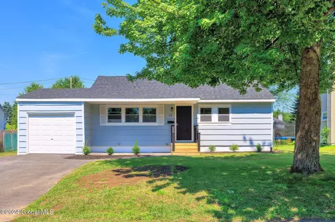 12 Rachlin Ln, Loudonville, NY 12211