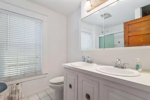 Bath - 1587 Bradley St, Schenectady, NY 12304 photo 1 of 4