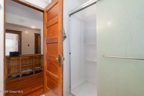 Bath - 1587 Bradley St, Schenectady, NY 12304 photo 2 of 4
