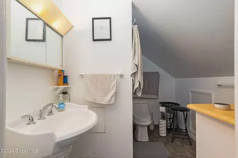 Bath - 1587 Bradley St, Schenectady, NY 12304 photo 3 of 4