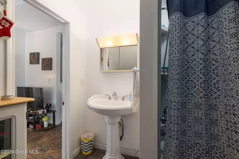Bath - 1587 Bradley St, Schenectady, NY 12304 photo 4 of 4