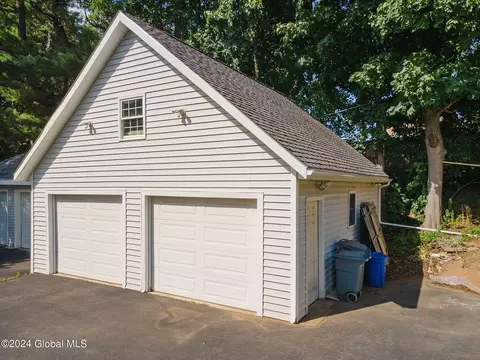 Exterior - 1587 Bradley St, Schenectady, NY 12304 photo 5 of 6