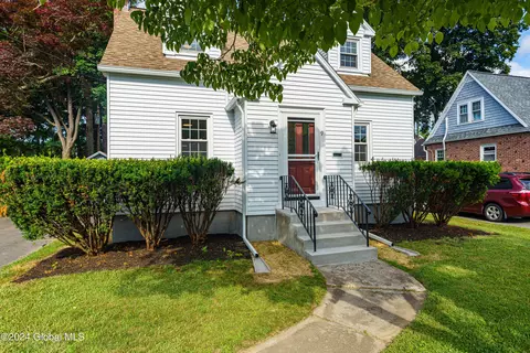 9 Delmar Pl, Delmar, NY 12054