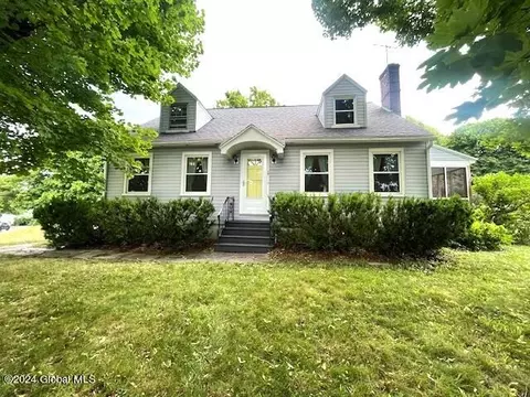 1 Lucille Ct, Wynantskill, NY 12198