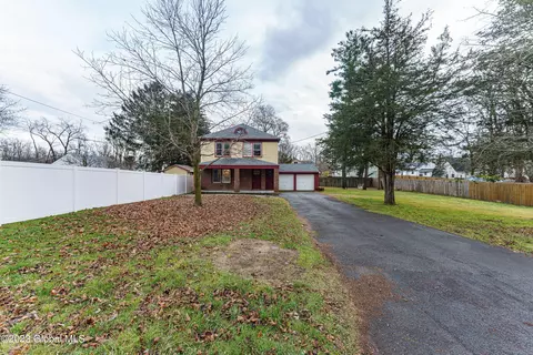 14 Ferrara Ave, Schenectady, NY 12304