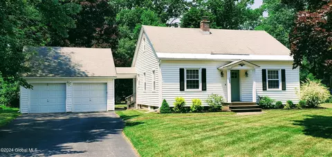 103 Skyway Dr, Glenville, NY 12302