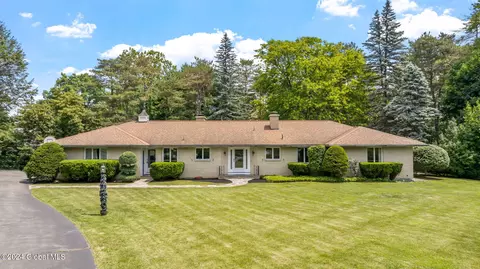 14 Willo Ln, Loudonville, NY 12211