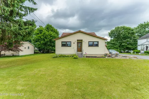10 Weaver Ave, Waterford, NY 12188