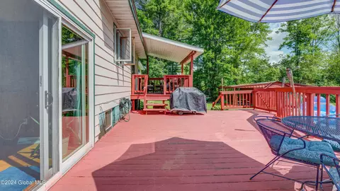 Exterior - 141 Morrow Rd, Amsterdam, NY 12010 photo 15 of 17