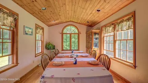 Dining - 141 Morrow Rd, Amsterdam, NY 12010 photo 3 of 6