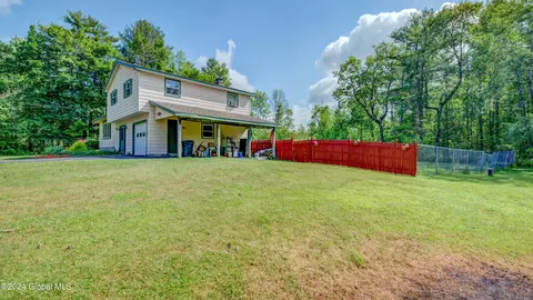 Exterior - 141 Morrow Rd, Amsterdam, NY 12010 photo 5 of 17