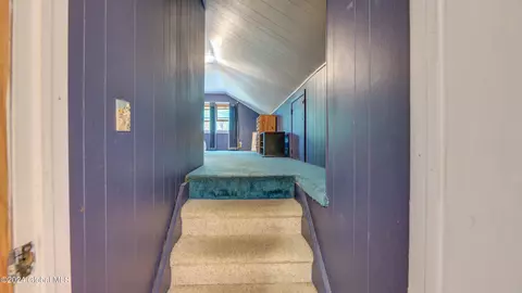 Entry Way - 141 Morrow Rd, Amsterdam, NY 12010 photo 5 of 5
