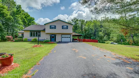 Exterior - 141 Morrow Rd, Amsterdam, NY 12010 photo 2 of 17