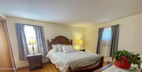 Bedroom - 141 Morrow Rd, Amsterdam, NY 12010 photo 4 of 9