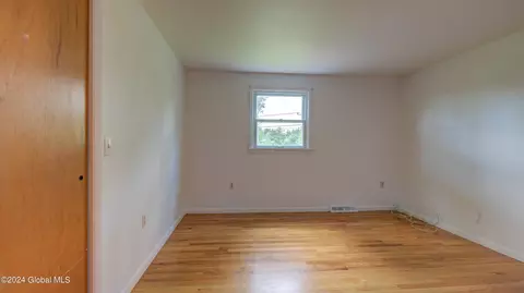 Bedroom - 141 Morrow Rd, Amsterdam, NY 12010 photo 6 of 9