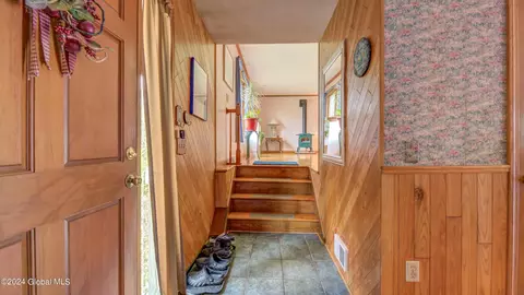 Entry Way - 141 Morrow Rd, Amsterdam, NY 12010 photo 2 of 5