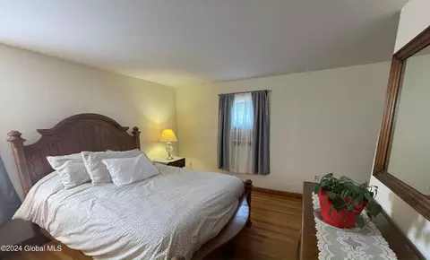 Bedroom - 141 Morrow Rd, Amsterdam, NY 12010 photo 3 of 9