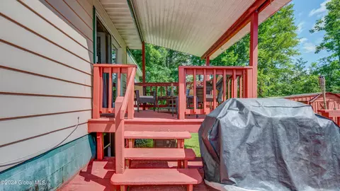 Exterior - 141 Morrow Rd, Amsterdam, NY 12010 photo 12 of 17