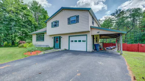 Exterior - 141 Morrow Rd, Amsterdam, NY 12010 photo 3 of 17