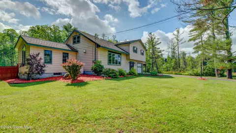 Exterior - 141 Morrow Rd, Amsterdam, NY 12010 photo 4 of 17