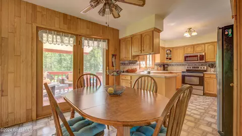 Dining - 141 Morrow Rd, Amsterdam, NY 12010 photo 2 of 6