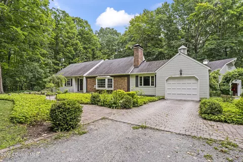 962 Grooms Rd, Rexford, NY 12148