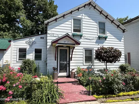 7 Lamb St, Whitehall, NY 12887