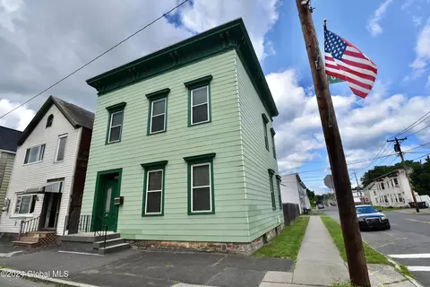 122 George St, Green Island, NY 12183