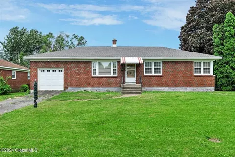 26 Kelton Ct, Albany, NY 12209