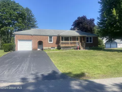 8 Ricky Blvd, Albany, NY 12203