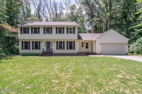 29 Knollwood Dr, Saratoga Springs, NY 12866