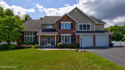 4232 Picadilly Cir, Schenectady, NY 12306