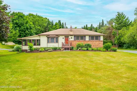 3 Edwards Rd, Wynantskill, NY 12198
