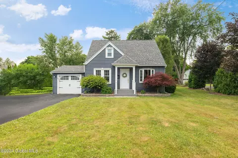 59 Swaggertown Rd, Schenectady, NY 12302