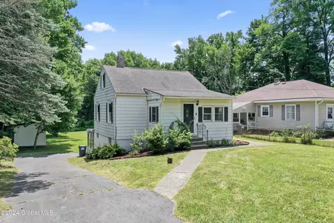 194 Speigletown Rd, Troy, NY 12182