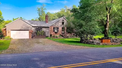536 Garfield Rd, East Nassau, NY 12062