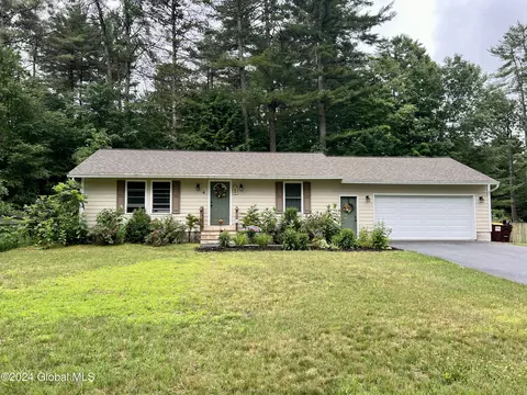 4 John St, Queensbury, NY 12804
