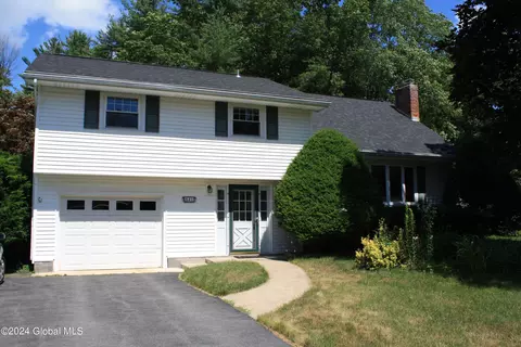 841 Greenwood Dr, Ballston Spa, NY 12020